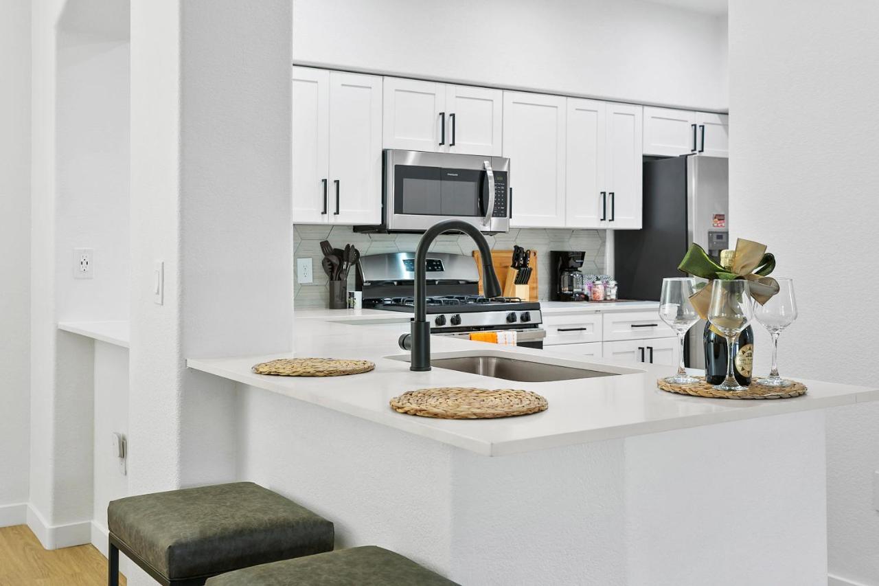 Cozysuites Glendale By The Stadium With Pool 03 מראה חיצוני תמונה
